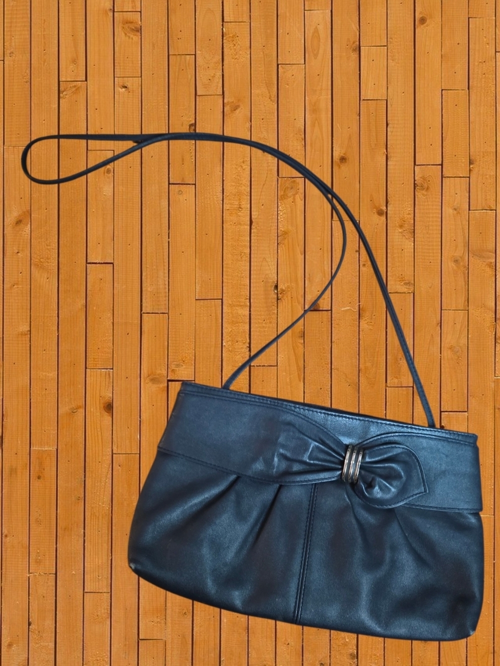 Vintage JR Made In Macau Navy Leather Frame Top Spring Open Retro 90s Clutch